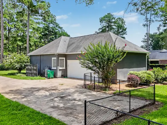 2713 W. Doublegate Dr. Albany, Ga 31721